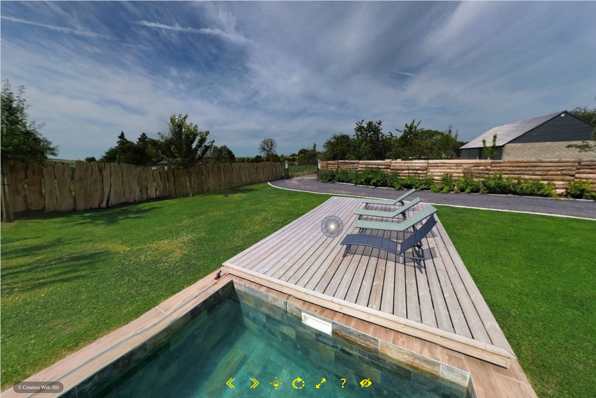Terrasse et jardin du gîte Cassis à Saint-Saëns, vue 360°